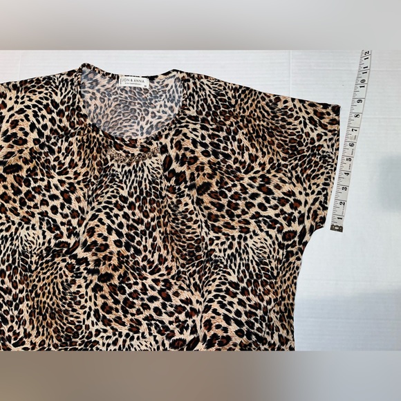 Jon & Anna Contemporary Top - Picture 6 of 11